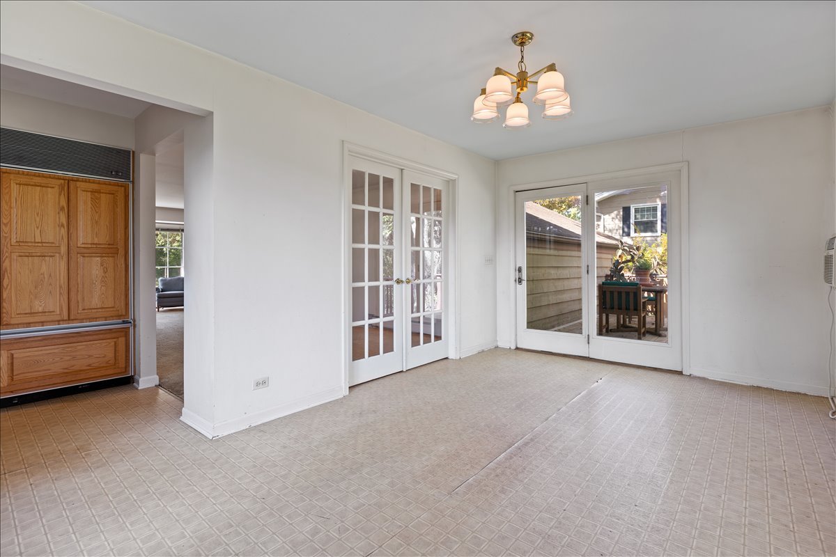 117 Beverly Road Barrington, IL 60010 - Photo 8 of 28 a view of an empty room with a window