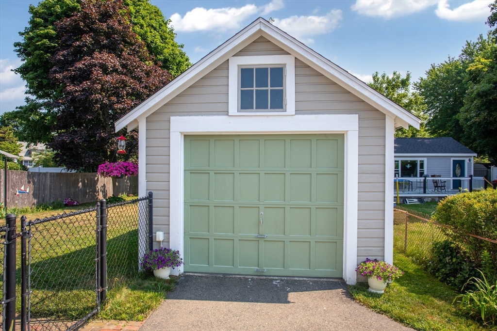 52 Wachusett Road Weymouth, MA 02191 - Photo 5 of 41