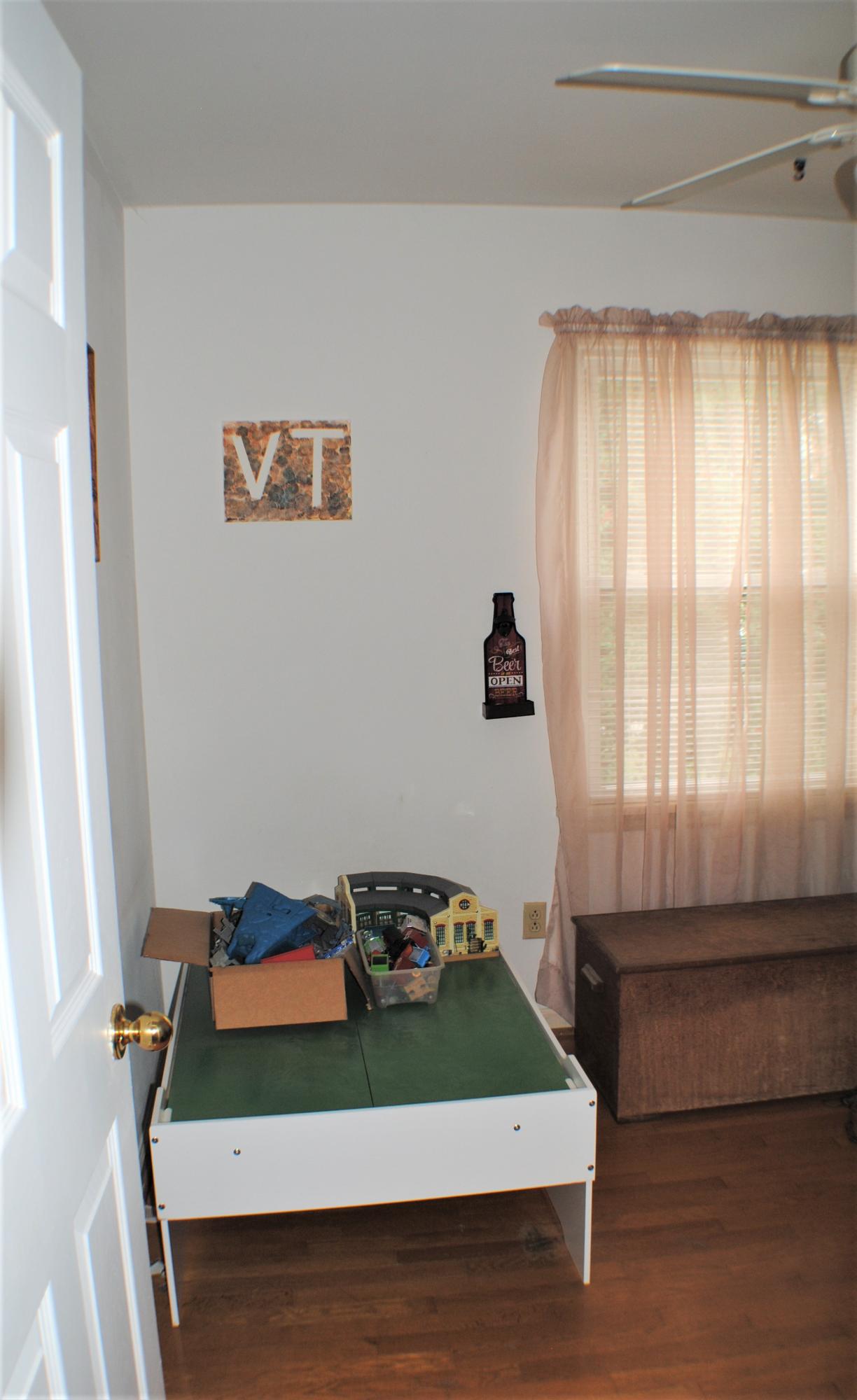 5229 Cave Spring Lane Roanoke, VA 24018 - Photo 35 of 49 a room with a window