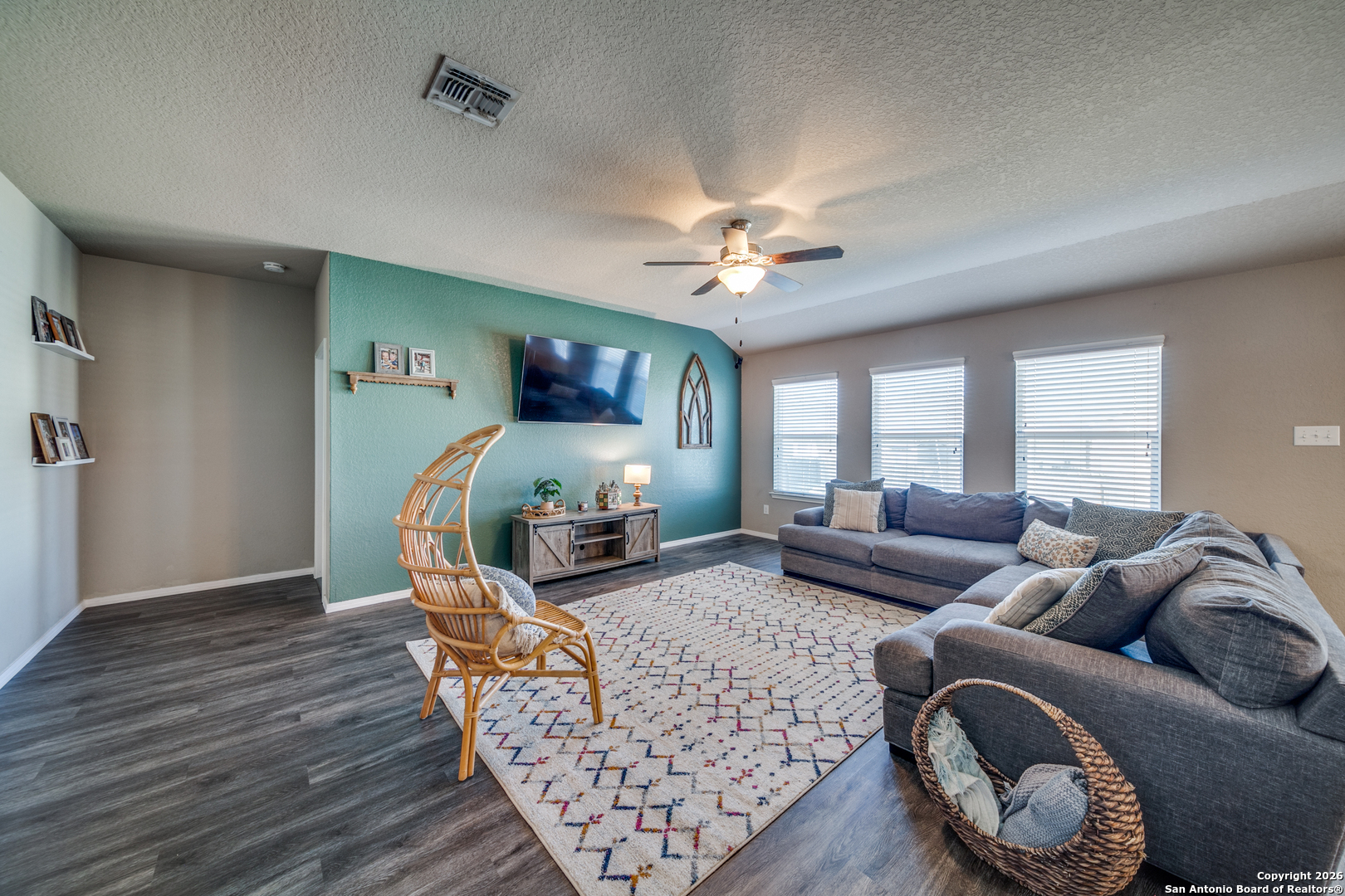 7211 Marina Del Rey Converse, TX 78109 - Photo 7 of 25 a living room with furniture and wooden floor