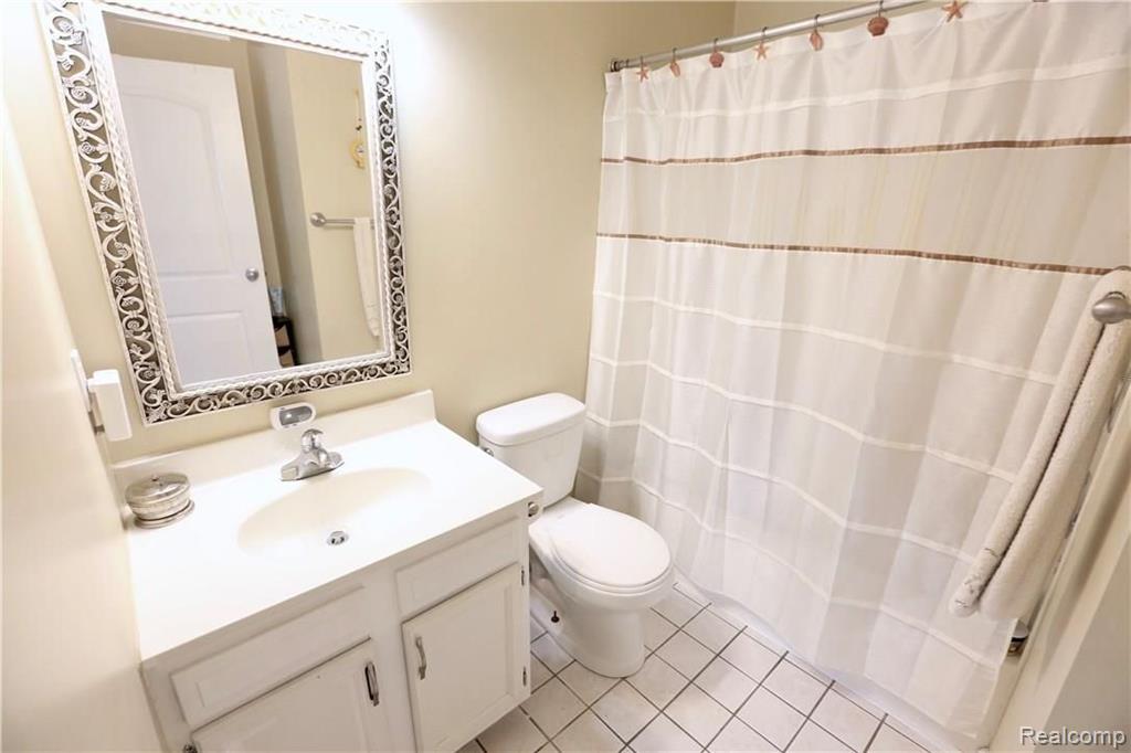 2679 East Square Lake Road Troy, MI 48085 - Photo 23 of 42