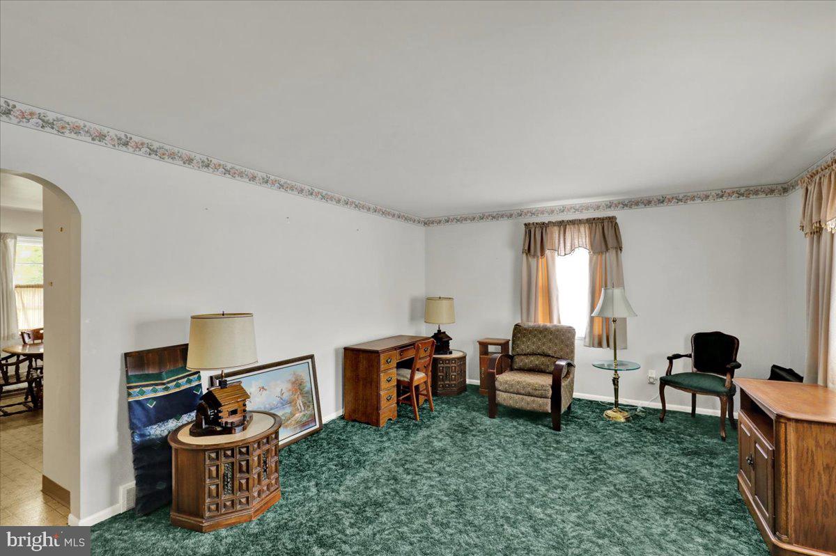 1224 Commonwealth Boulevard Reading, PA 19607 - Photo 7 of 27 a living room with furniture and a potted plant