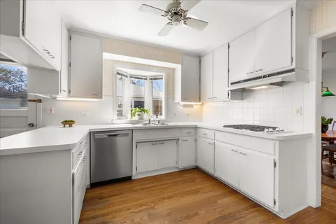 $849,000 | 811 Redbud Lane, Wilmette, IL 60091