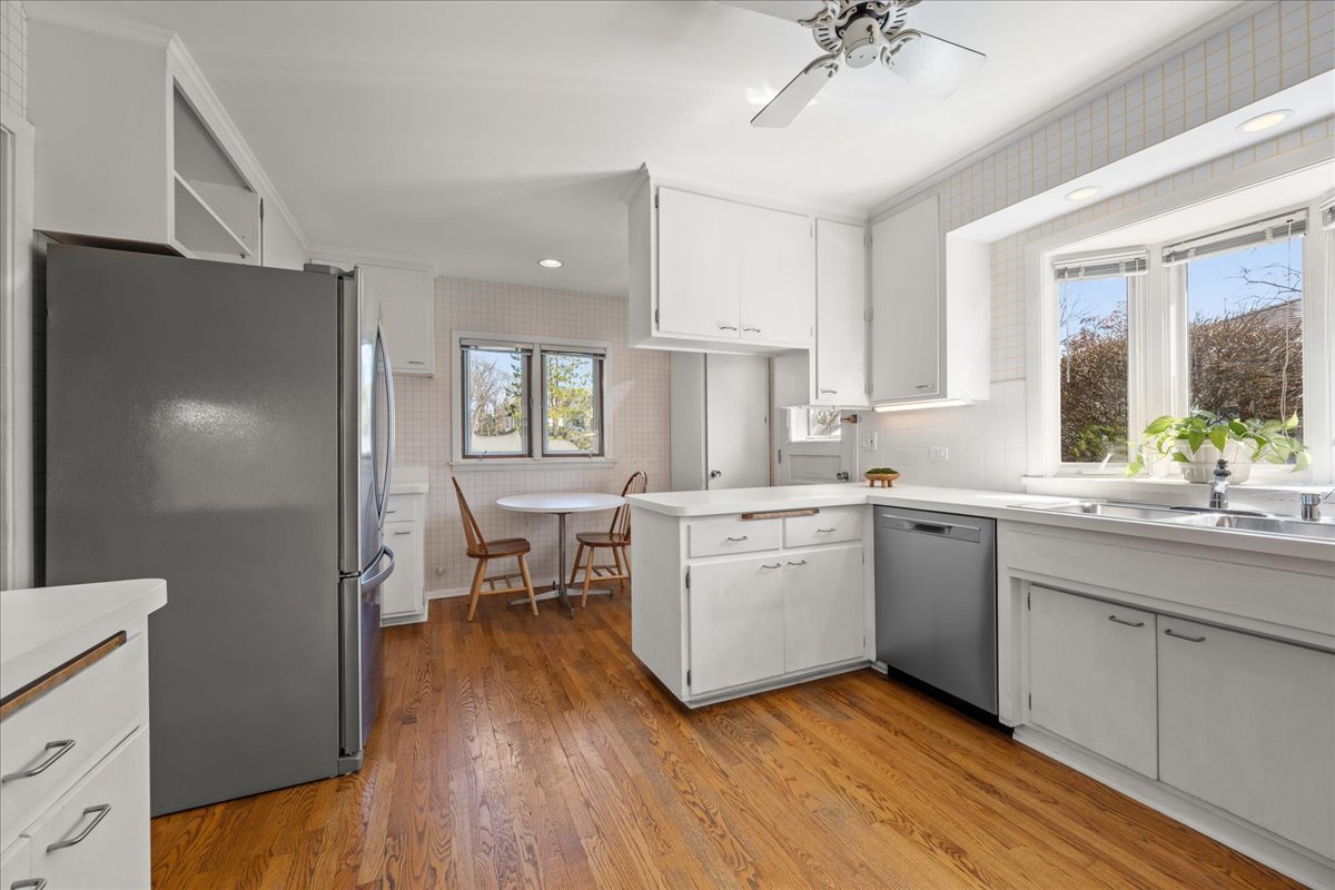811 Redbud Lane Wilmette, IL 60091 - Photo 14 of 29