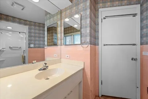 $849,000 | 811 Redbud Lane, Wilmette, IL 60091