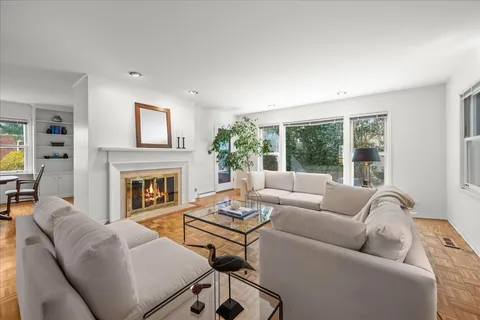 $849,000 | 811 Redbud Lane, Wilmette, IL 60091