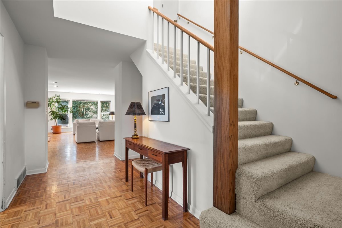811 Redbud Lane Wilmette, IL 60091 - Photo 5 of 29