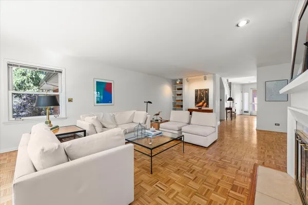 $849,000 | 811 Redbud Lane, Wilmette, IL 60091