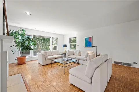 $849,000 | 811 Redbud Lane, Wilmette, IL 60091