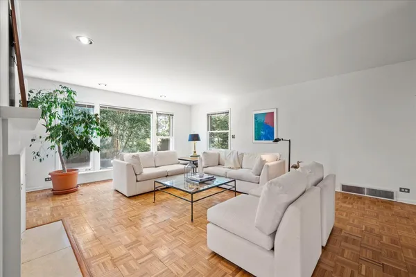 $849,000 | 811 Redbud Lane, Wilmette, IL 60091