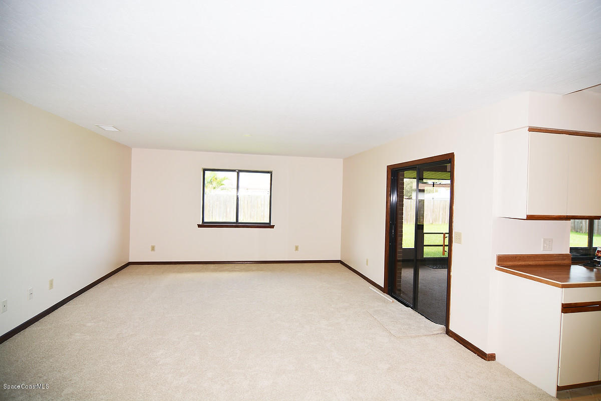 321 Huntsville Street Northeast Palm Bay, FL 32907 - Photo 12 of 26 12fam1