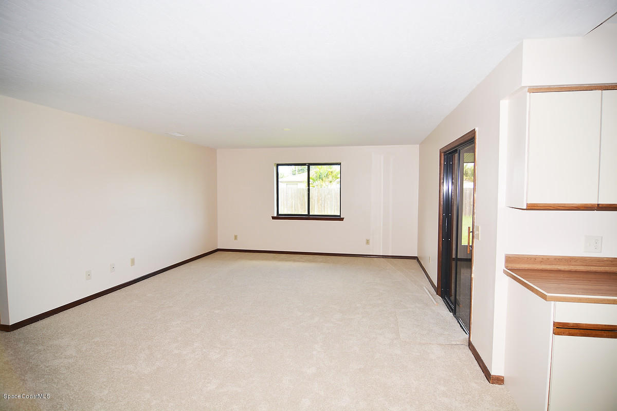 321 Huntsville Street Northeast Palm Bay, FL 32907 - Photo 13 of 26 13fam2