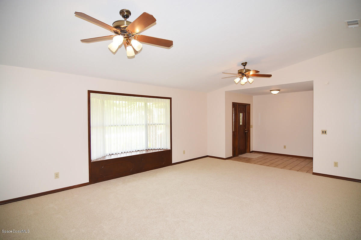 321 Huntsville Street Northeast Palm Bay, FL 32907 - Photo 5 of 26 04liv3