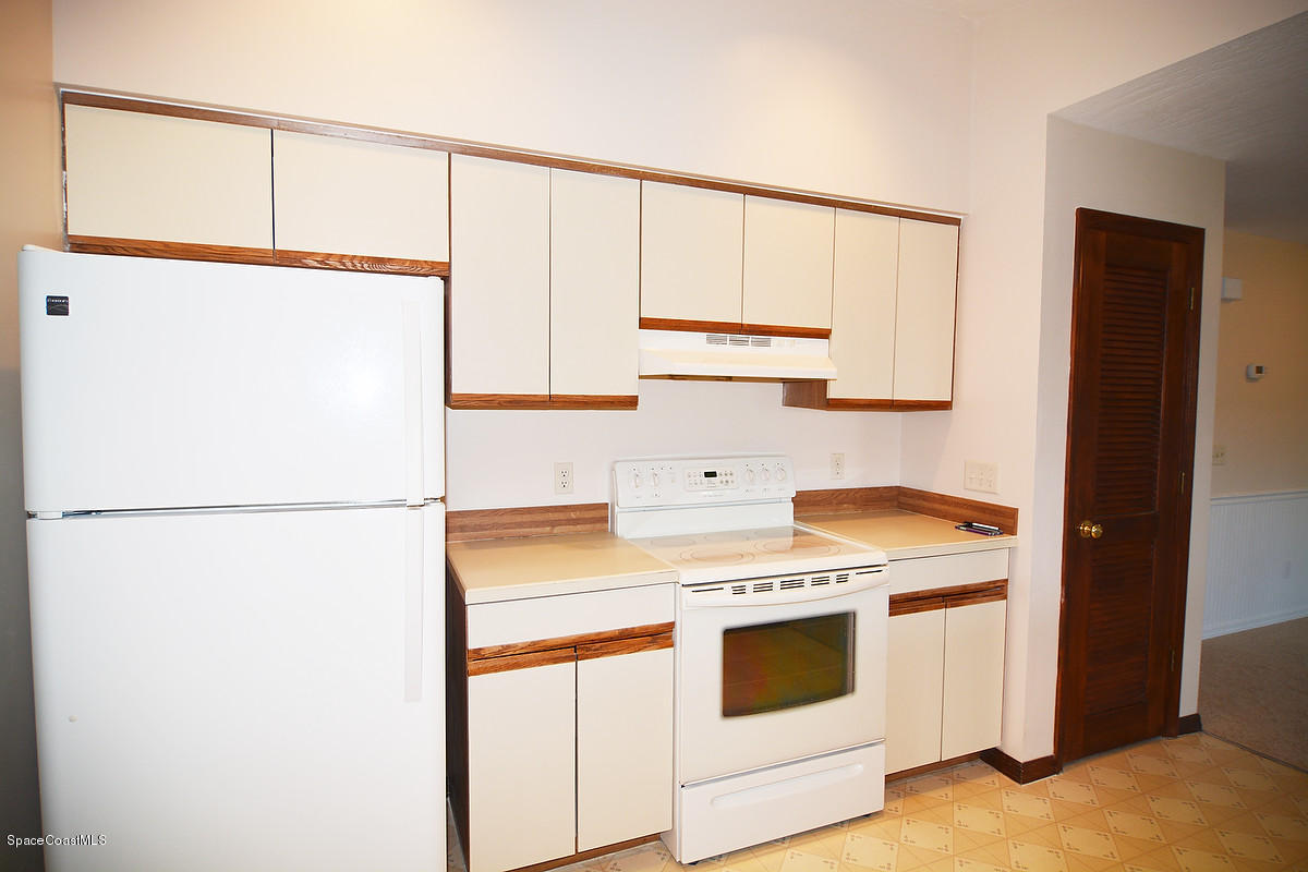 321 Huntsville Street Northeast Palm Bay, FL 32907 - Photo 9 of 26 09kit3