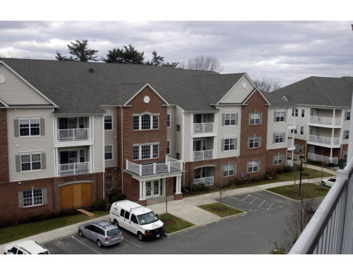 170 Haverhill Street, Unit 138 Andover, MA 01810 - Photo 16 of 16 a house view with a garden space