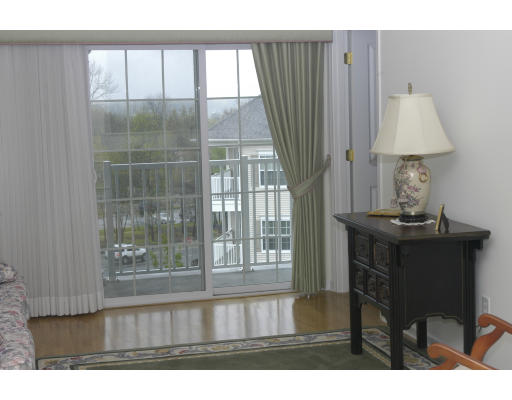 170 Haverhill Street, Unit 138 Andover, MA 01810 - Photo 7 of 16 a living room with a table and a chair