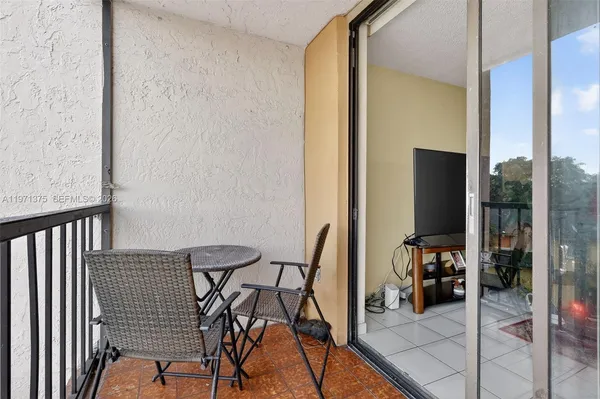 $250,000 | 9678 Fontainebleau Boulevard, Unit 411, Miami, FL 33172