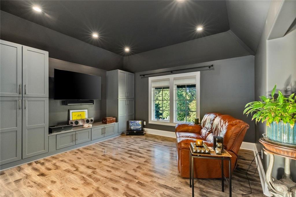 475 Heards Ferry Rd Atlanta, GA 30328 - Photo 17 of 39
