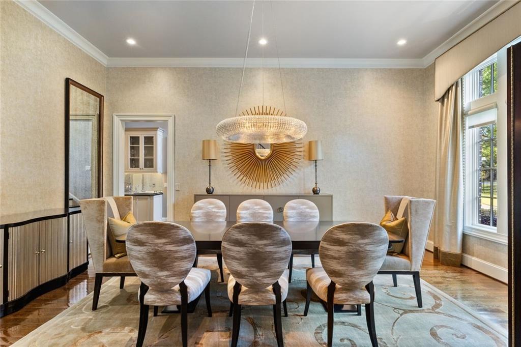 475 Heards Ferry Rd Atlanta, GA 30328 - Photo 4 of 39