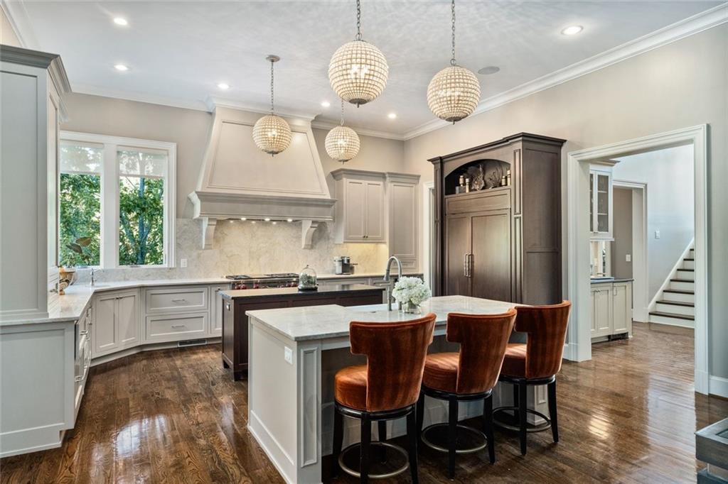 475 Heards Ferry Rd Atlanta, GA 30328 - Photo 7 of 39
