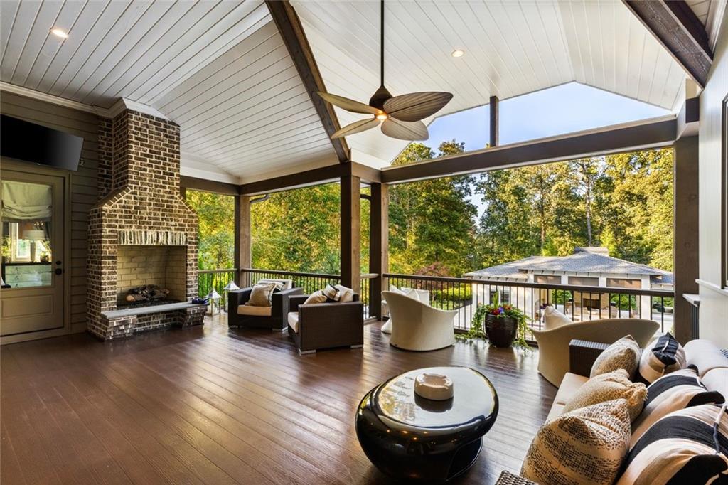 475 Heards Ferry Rd Atlanta, GA 30328 - Photo 10 of 39