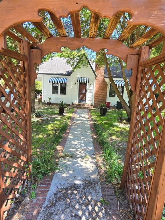 Undisclosed Address High Springs, FL 32643 - Photo 26 of 31 a front view of a house with garden