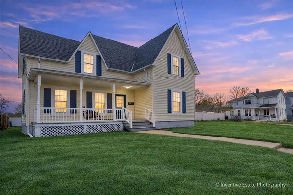 $295,000 | 567 East New York Street, Aurora, IL 60505