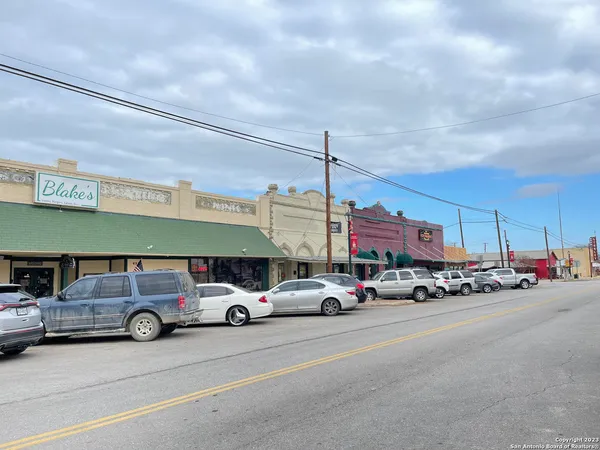 $57,500 | 305 Trinity Street, Luling, TX 78648