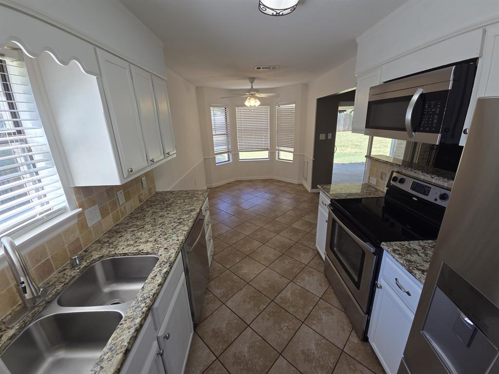703 Aspen Incline Drive Hewitt, TX 76643 - Photo 6 of 35