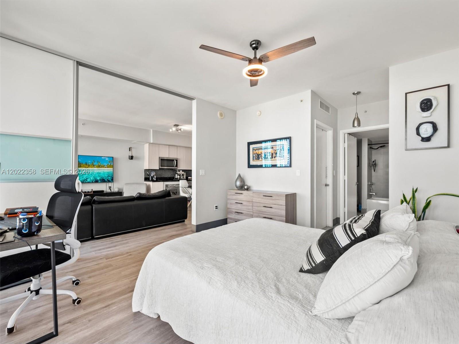 92 Southwest 3rd Street, Unit 1607 Miami, FL 33130 - Photo 7 of 25
