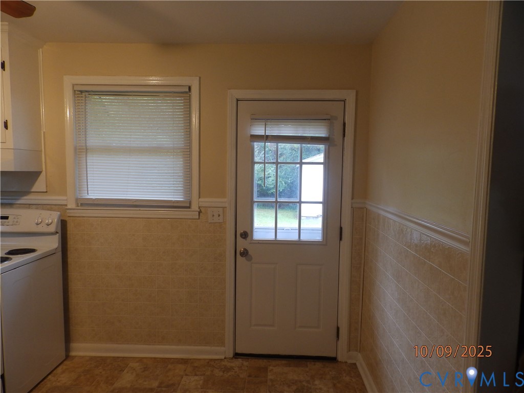 860 Lebanon Road Spring Grove, VA 23881 - Photo 28 of 32 a view of an empty room with a window
