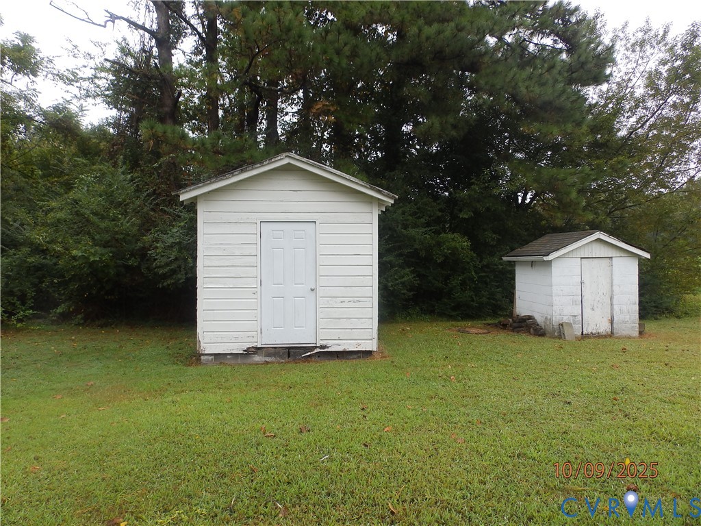 860 Lebanon Road Spring Grove, VA 23881 - Photo 3 of 32