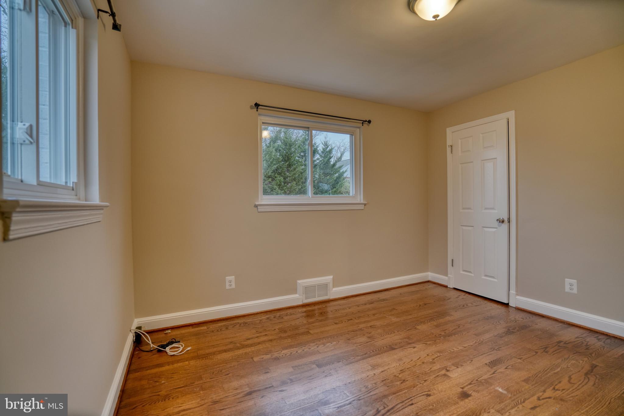 6000 Grayson Street Springfield, VA 22150 - Photo 20 of 37 an empty room with wooden floor and windows