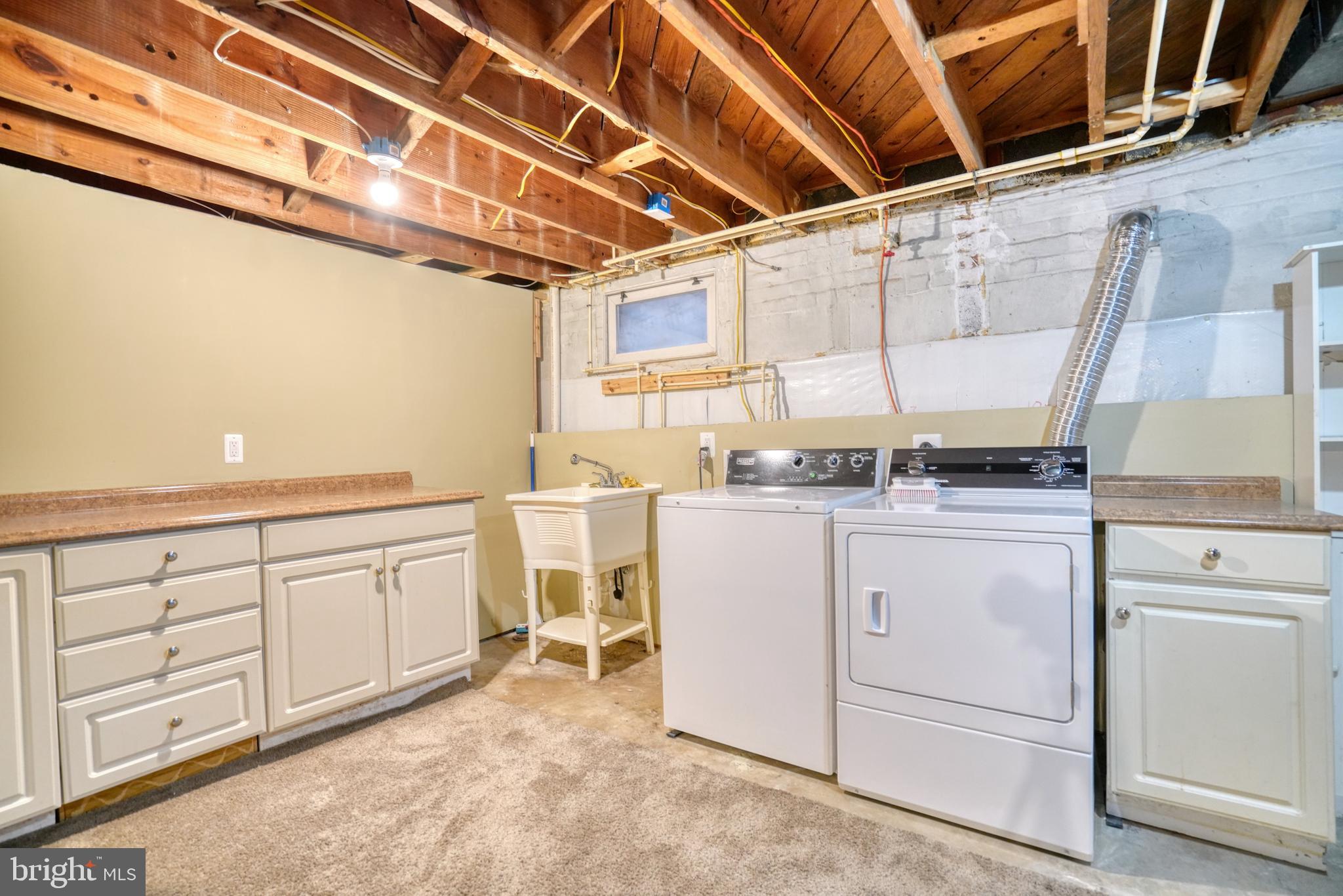 6000 Grayson Street Springfield, VA 22150 - Photo 35 of 37 a utility room with dryer and washer