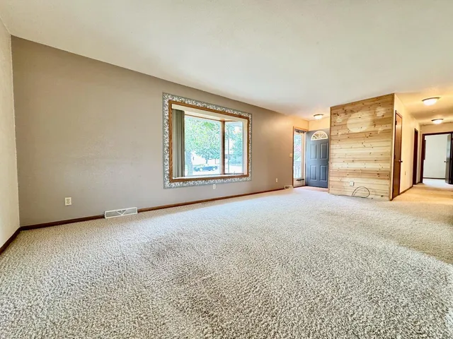 $219,900 | 1208 Somerset Road, Fergus Falls, MN 56537