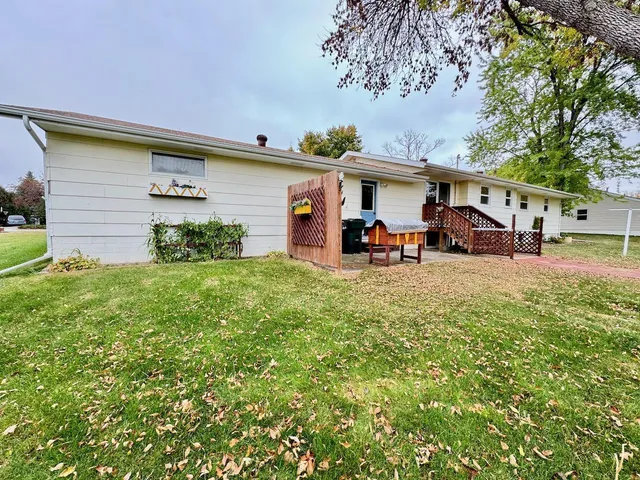 $219,900 | 1208 Somerset Road, Fergus Falls, MN 56537