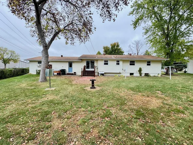 $219,900 | 1208 Somerset Road, Fergus Falls, MN 56537