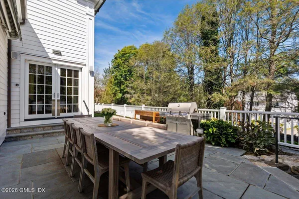 $4,790,000 | 14 Bradbury Place, Riverside, CT 06878