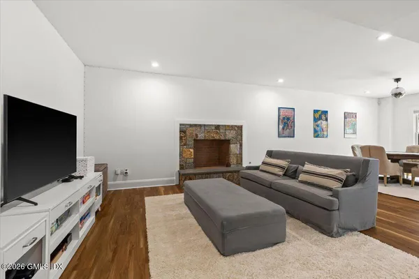 $4,790,000 | 14 Bradbury Place, Riverside, CT 06878