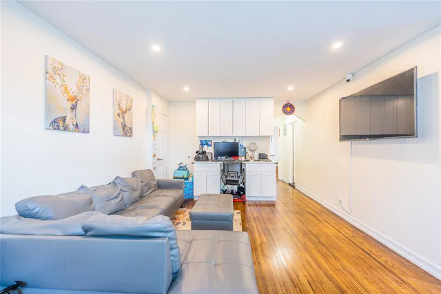 $359,000 | 35-31 205th Street, Unit 300 | Auburndale