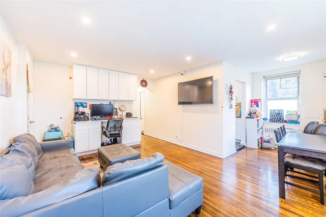 $359,000 | 35-31 205th Street, Unit 300 | Auburndale