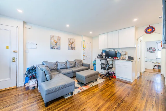 $359,000 | 35-31 205th Street, Unit 300 | Auburndale