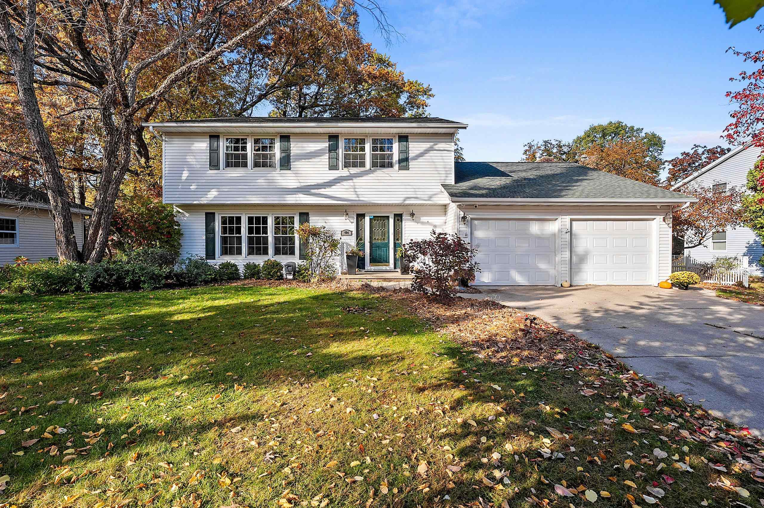 404 Stonehedge Road Green Bay, WI 54302 - Photo 1 of 62