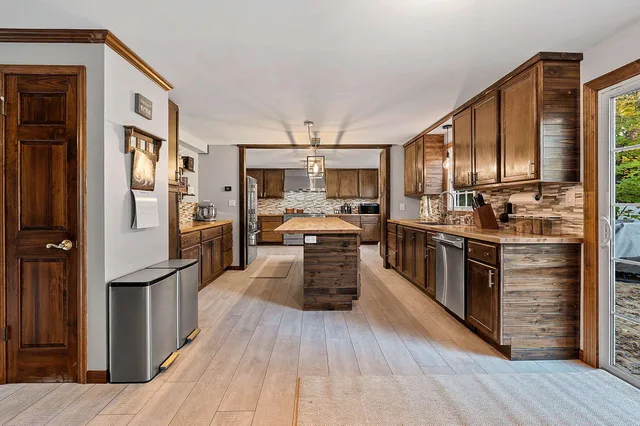 $499,900 | 404 Stonehedge Road, Green Bay, WI 54302