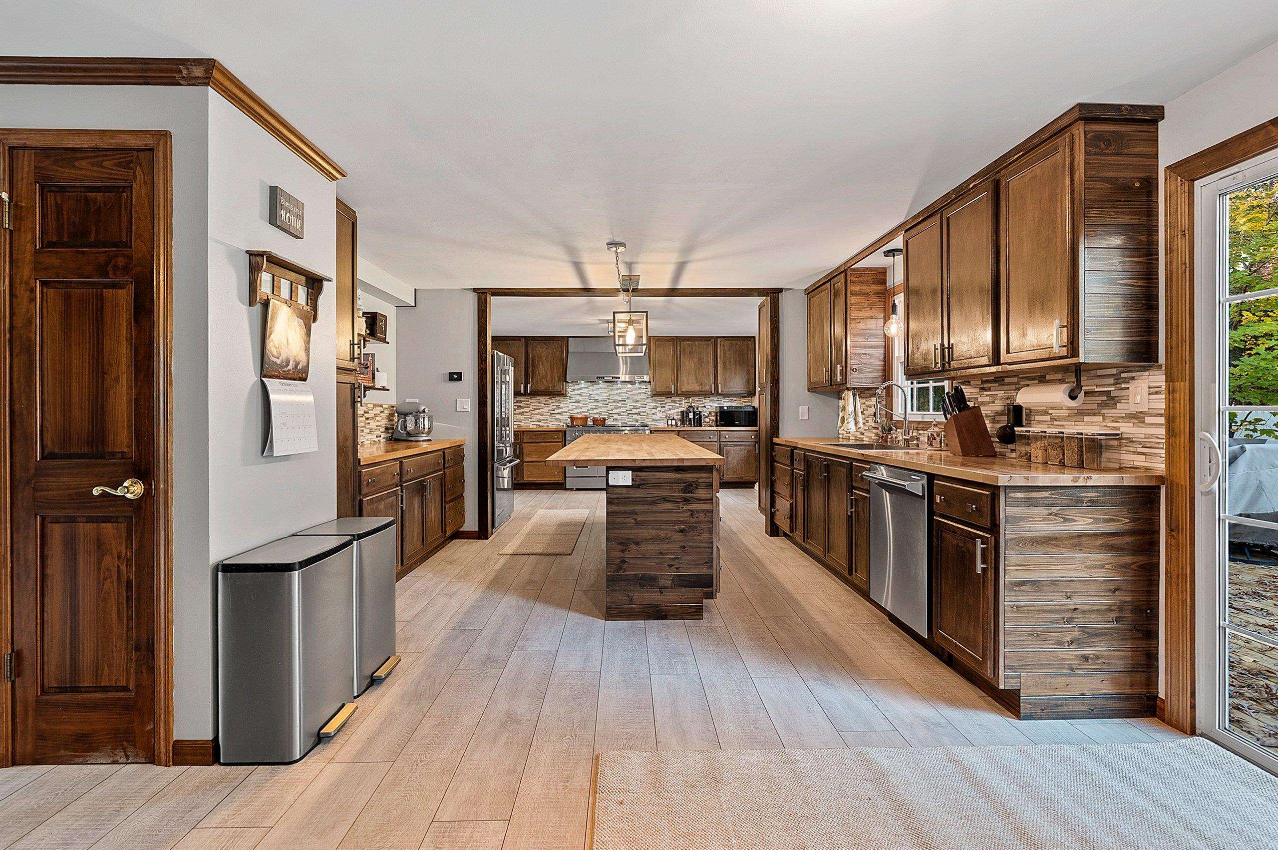 404 Stonehedge Road Green Bay, WI 54302 - Photo 11 of 62