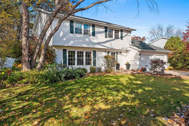 $499,900 | 404 Stonehedge Road, Green Bay, WI 54302