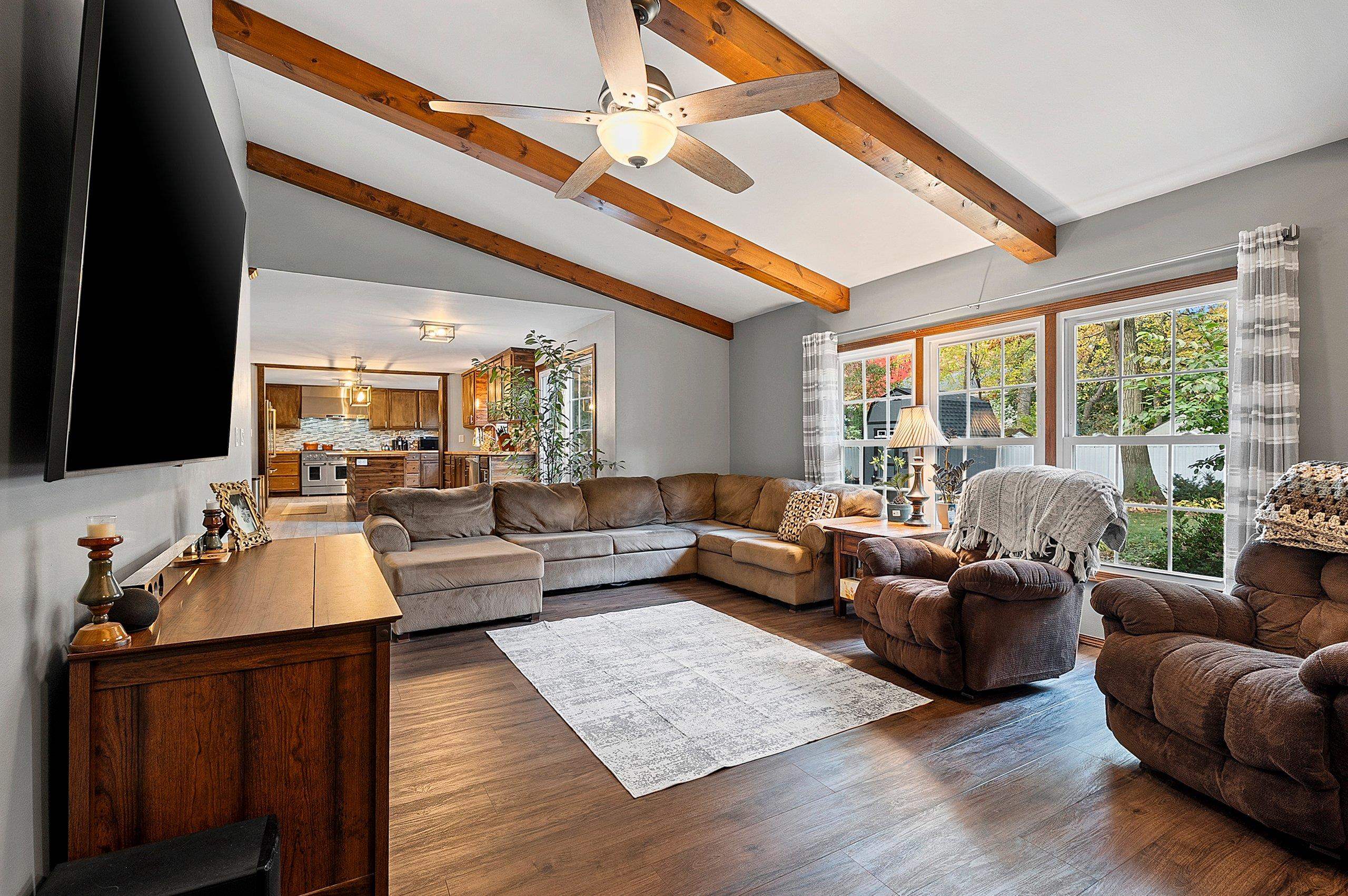 404 Stonehedge Road Green Bay, WI 54302 - Photo 3 of 62