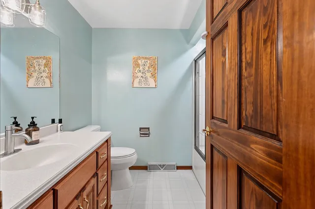 $499,900 | 404 Stonehedge Road, Green Bay, WI 54302