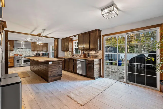 $499,900 | 404 Stonehedge Road, Green Bay, WI 54302