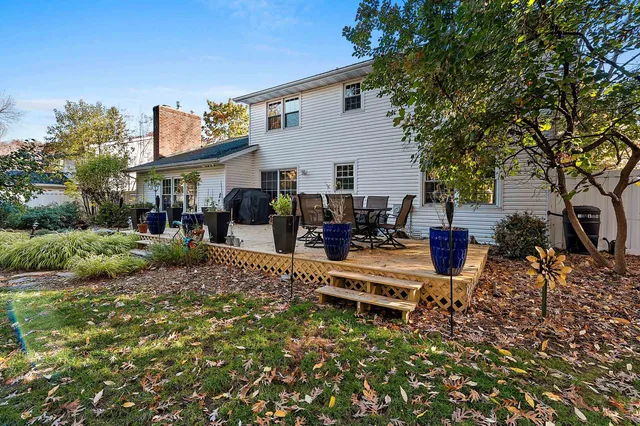 $499,900 | 404 Stonehedge Road, Green Bay, WI 54302